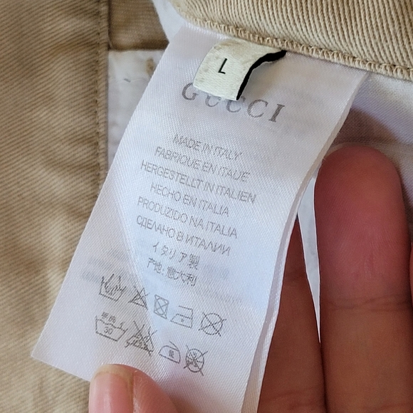 Gorgeous Gucci Tan Canvas Shorts with Bee Applique - Picture 10 of 11